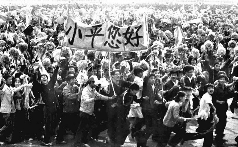 邓小平在1978年12月召开的中共十一届三中全会，开创了我国改革开放的社会主义现代化建设的新时期。