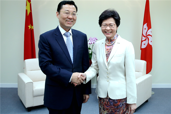 2017年6月22日，谢锋特派员拜会当时的候任香港特区行政长官林郑月娥。