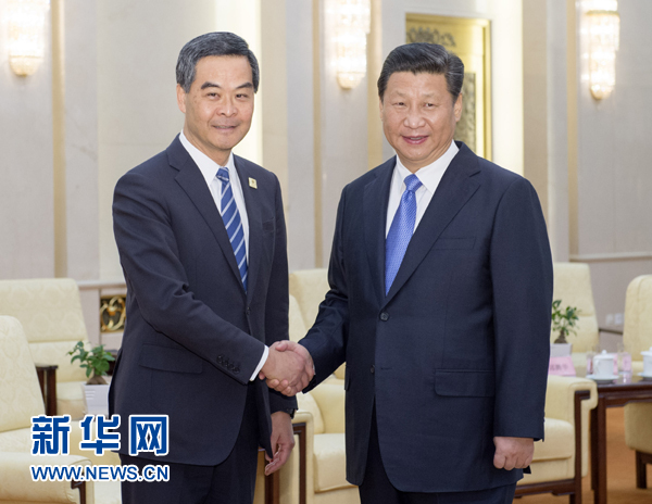 11月9日,国家主席习近平在北京人民大会堂会见来北京出席亚太经合组织第二十二次领导人非正式会议的香港特别行政区行政长官梁振英。新华社记者谢环驰摄 11月9日,国家主席习近平在北京人民大会堂会见来北京出席亚太经合组织第二十二次领导人非正式会议的香港特别行政区行政长官梁振英。新华社记者谢环驰摄