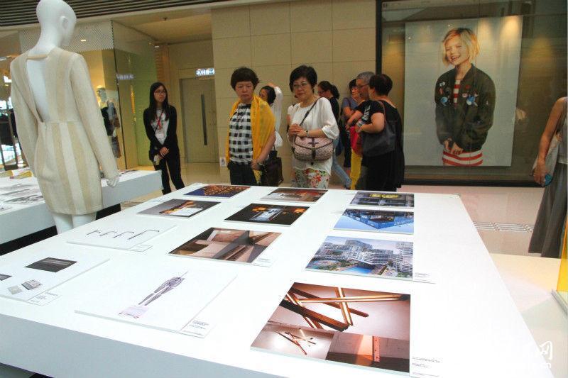 1、展览于香港九龙地铁站商场”圆方“举行。（摄影：郭晓桐）