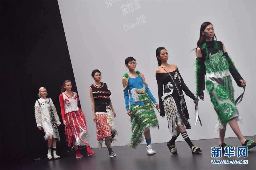 （文化）（1）再生主题时装设计亮相香港国际时尚汇演