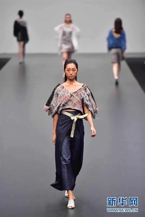 （文化）（3）再生主题时装设计亮相香港国际时尚汇演