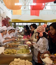 在校园品特色的自助午餐