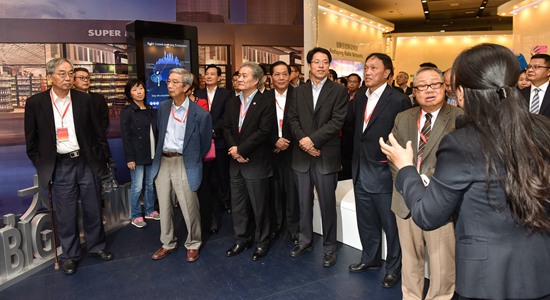香港社团领袖考察深圳创新科技产业
