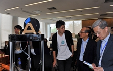 与香港创业青年进行交流