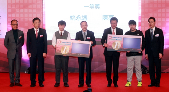 杨健出席“2015特区政府施政十件大事评选”颁奖典礼