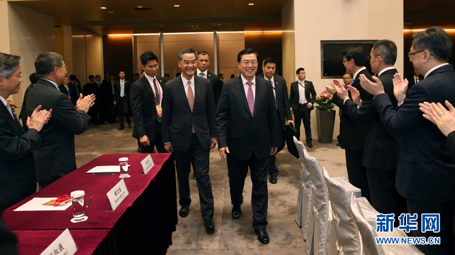 张德江听取香港特区政府工作汇报