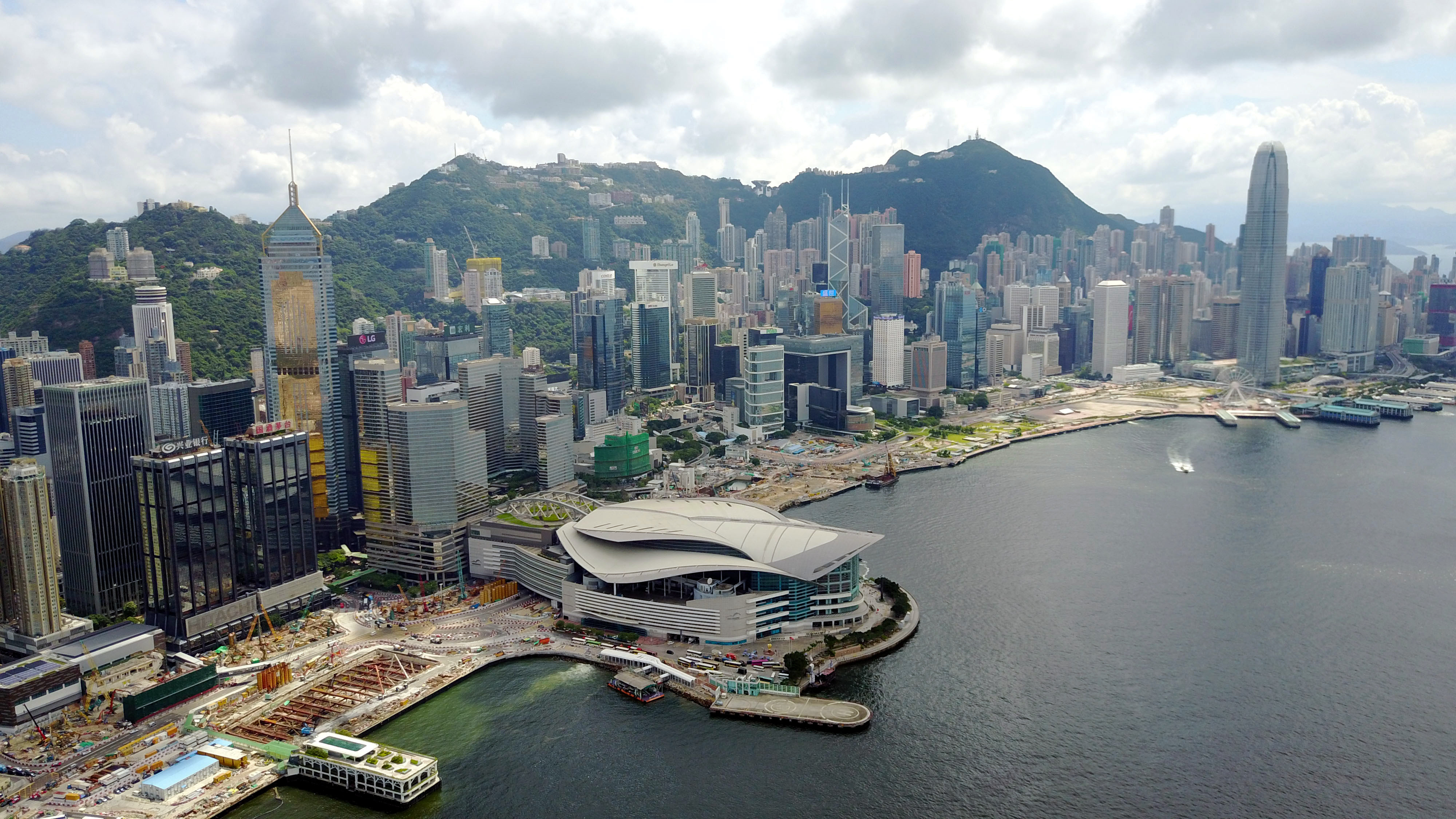 会展经济：香江上的一道亮丽风景线