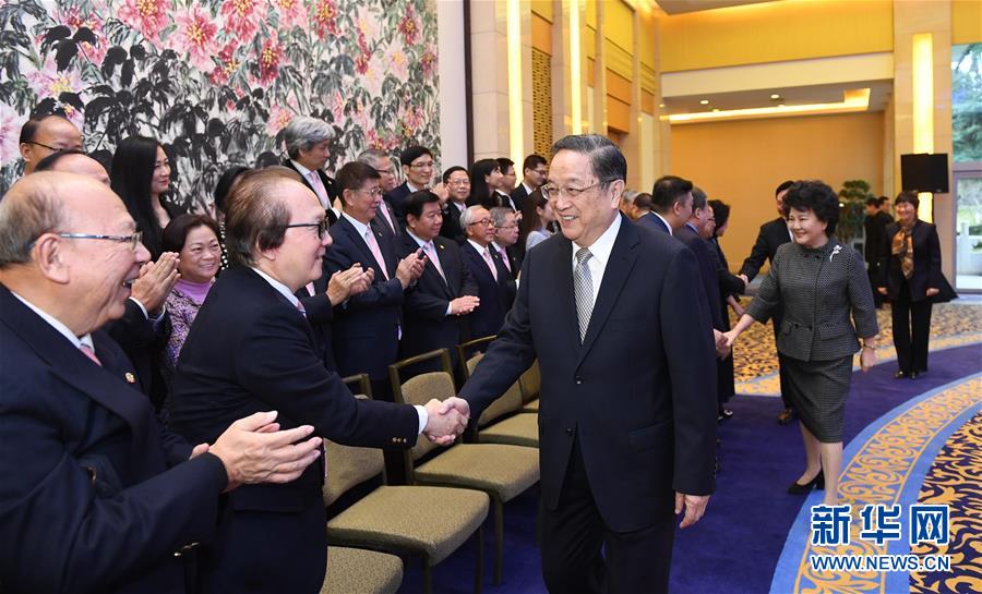 俞正声会见香港潮州商会参访团