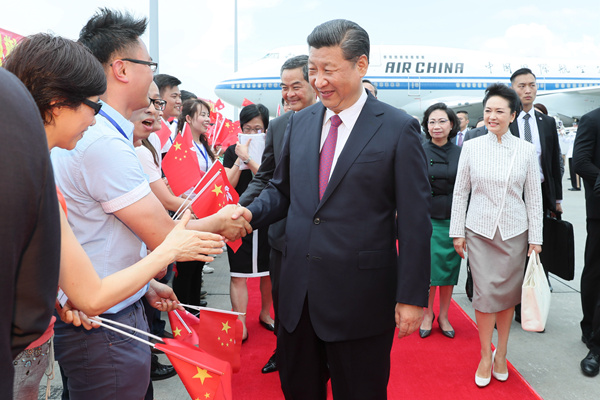 习近平抵达香港