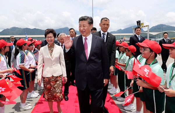 圆满结束在香港的各项活动 习近平主席离开香港返回北京