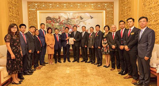 何靖会见博爱医院董事局全体成员