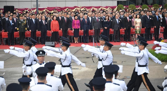 王志民等办领导出席特区政府国庆69周年升旗仪式和酒会