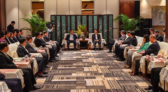 海南省委书记刘赐贵会见香港海南社团总会访琼团 何靖参加会见