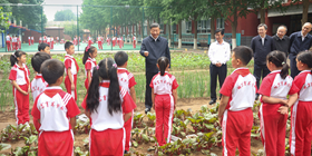 习近平在北京育英学校考察