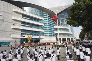 香港舉行升旗儀式慶祝回歸祖國18周年