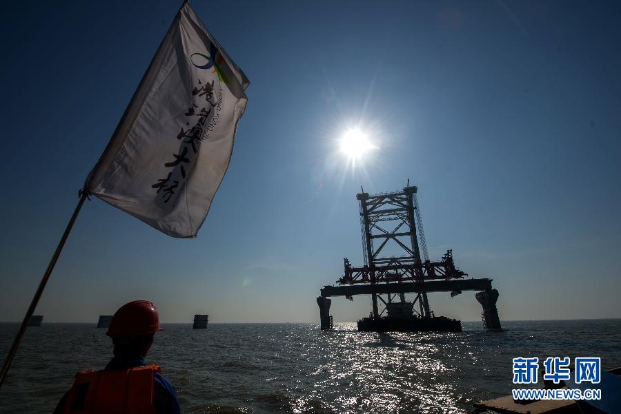 (新华直击)(1)港珠澳大桥首梁成功架设