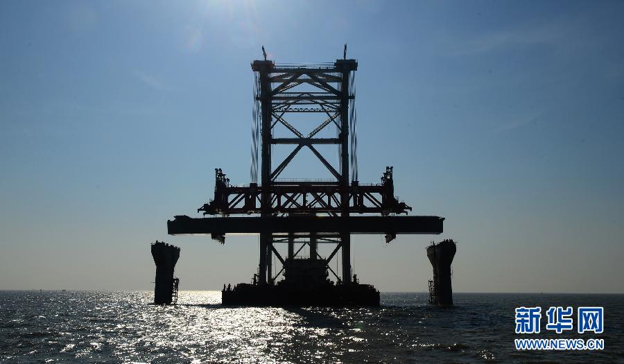 （新华直击）（2）港珠澳大桥首梁成功架设