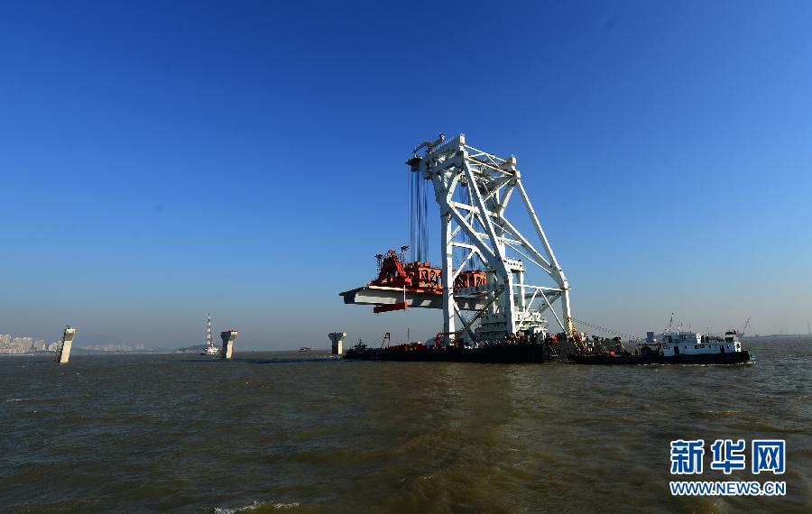 （经济）（1）港珠澳大桥首梁成功架设