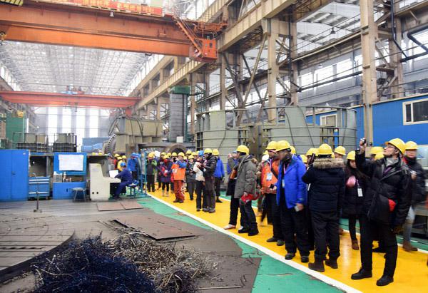 香港青年学生参观哈尔滨电机厂感受东北重工业