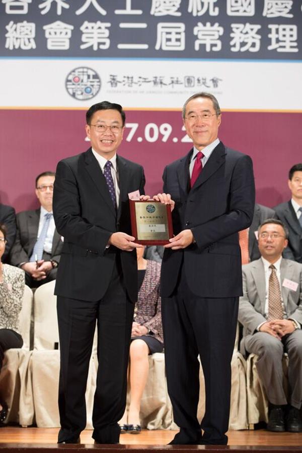 何靖主礼江苏旅港各界人士庆国庆68周年晚会-香港中联办