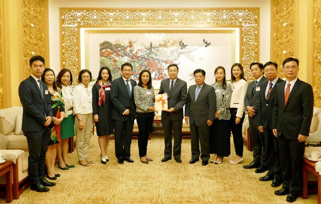何靖会见仁济医院董事局全体成员